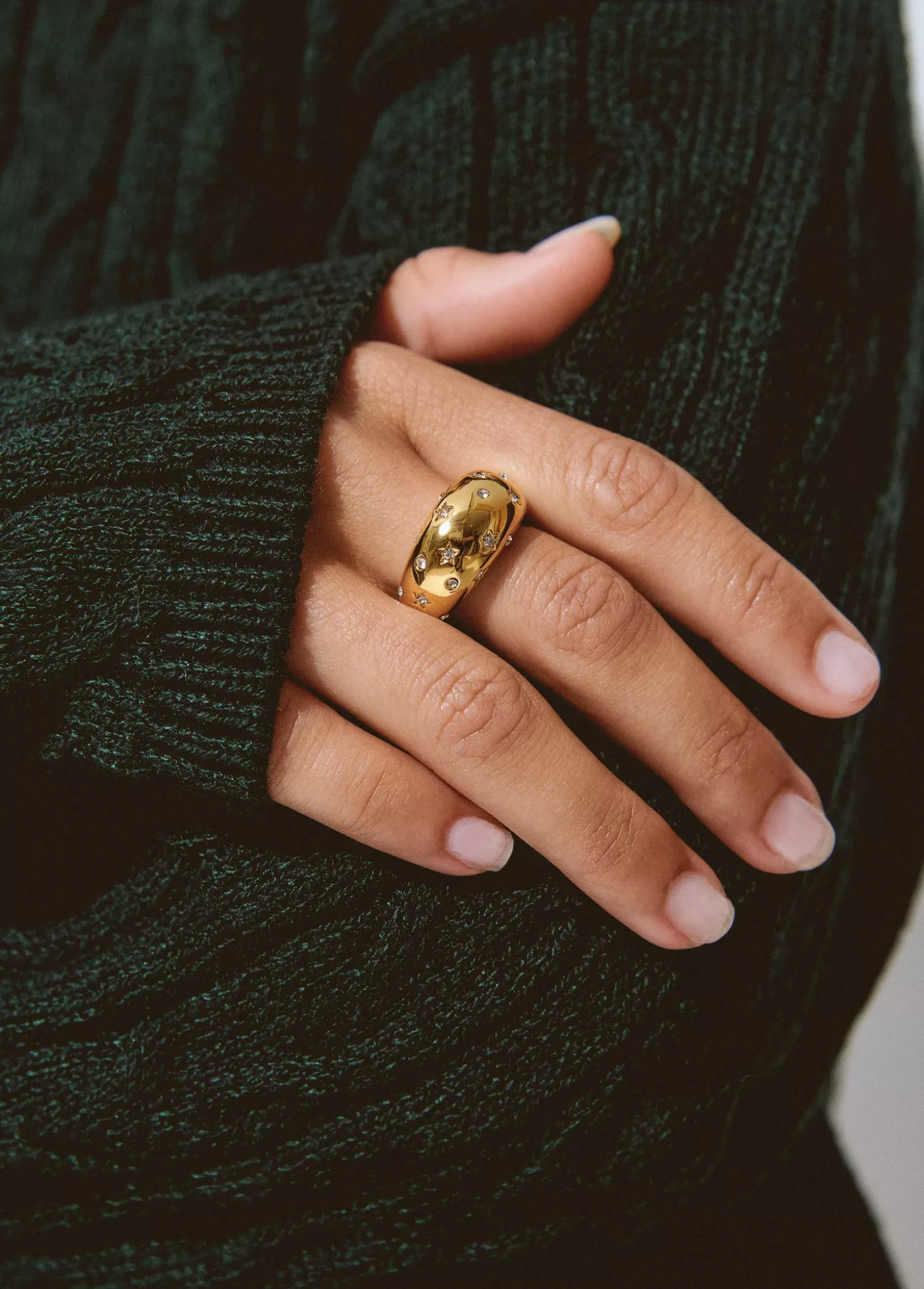 Anillo grueso incrustaciones
