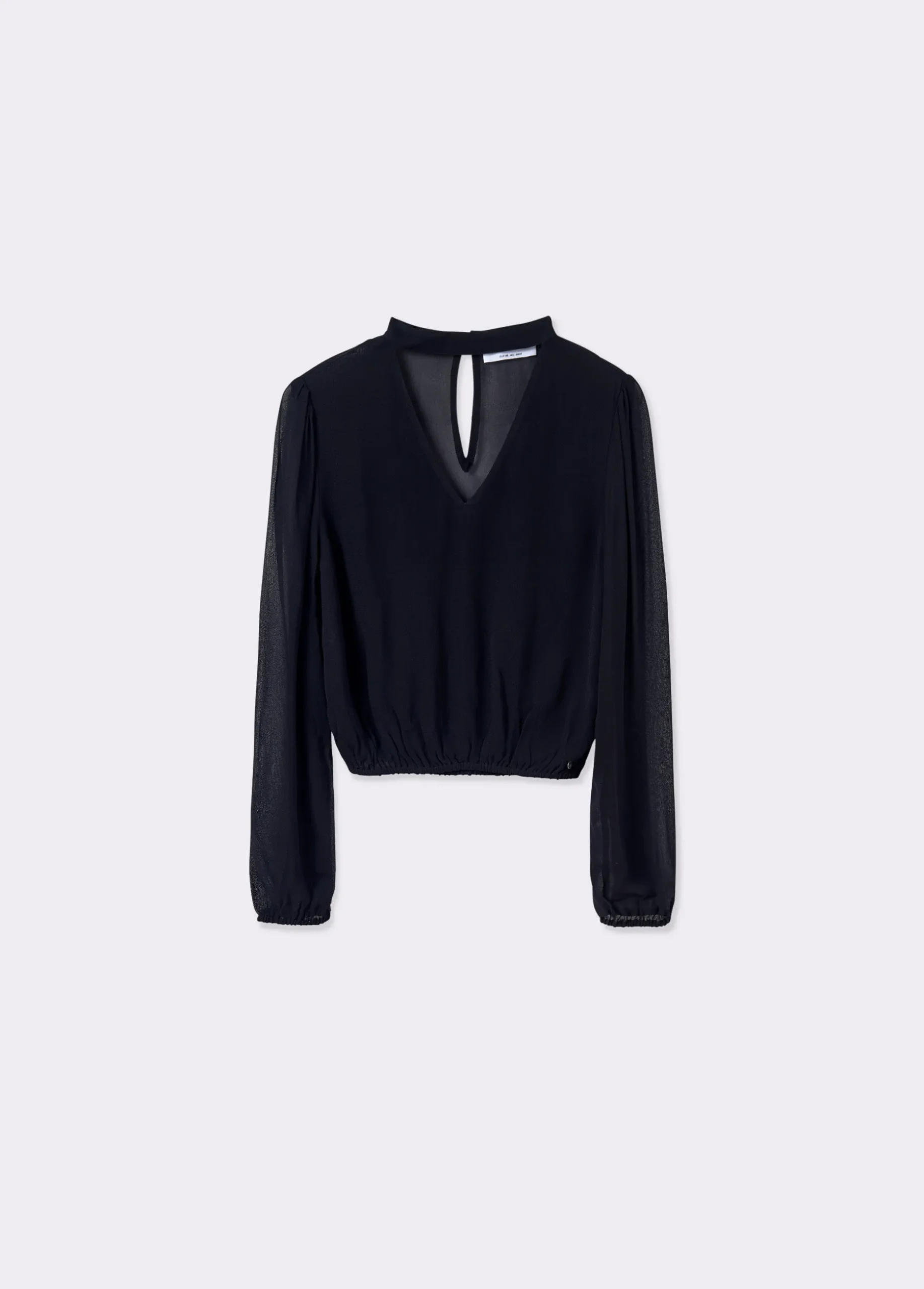 Blusa detalle choker
