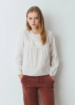 Blusa romántica puntillas