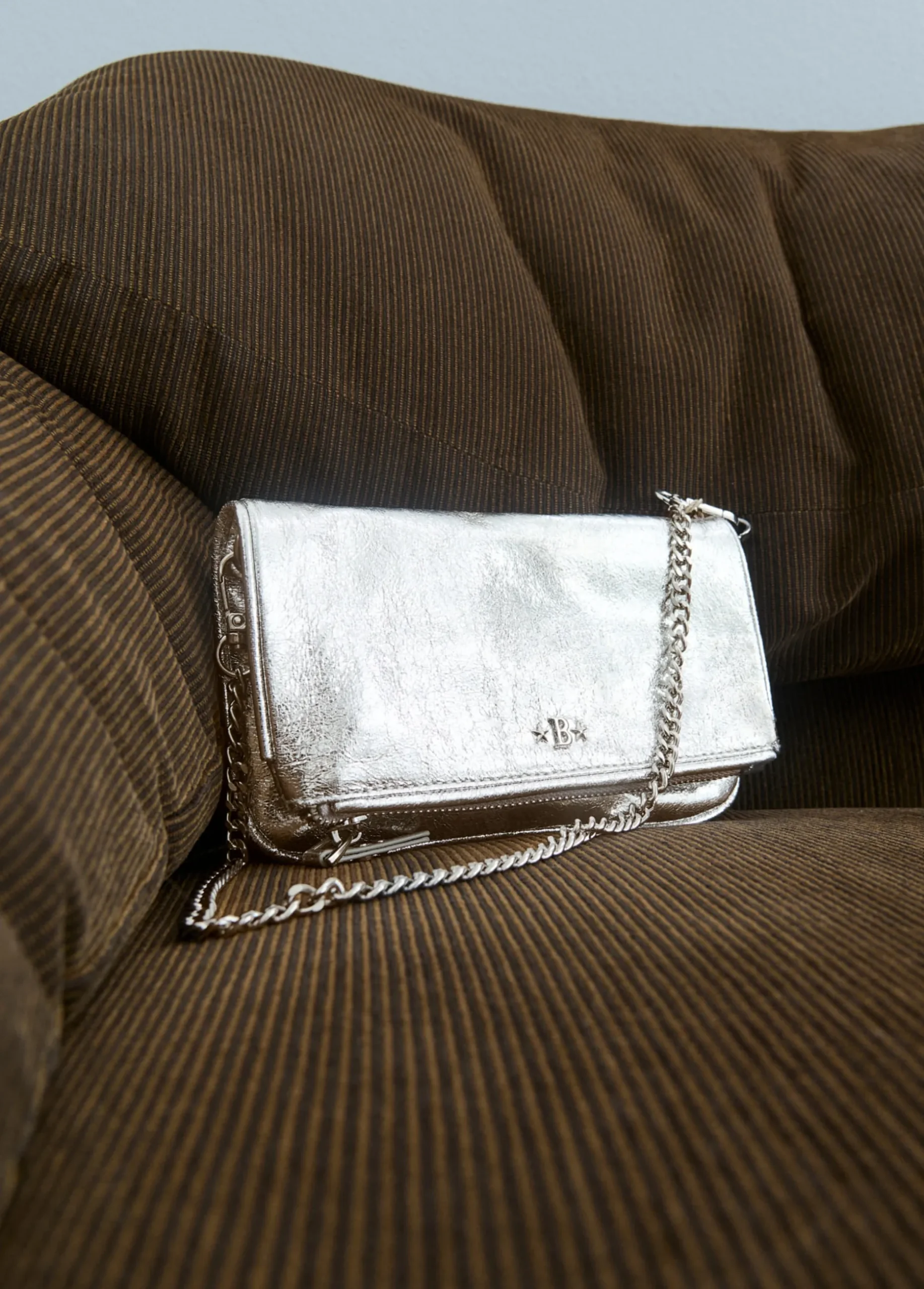 Bolso solapa mini laminado