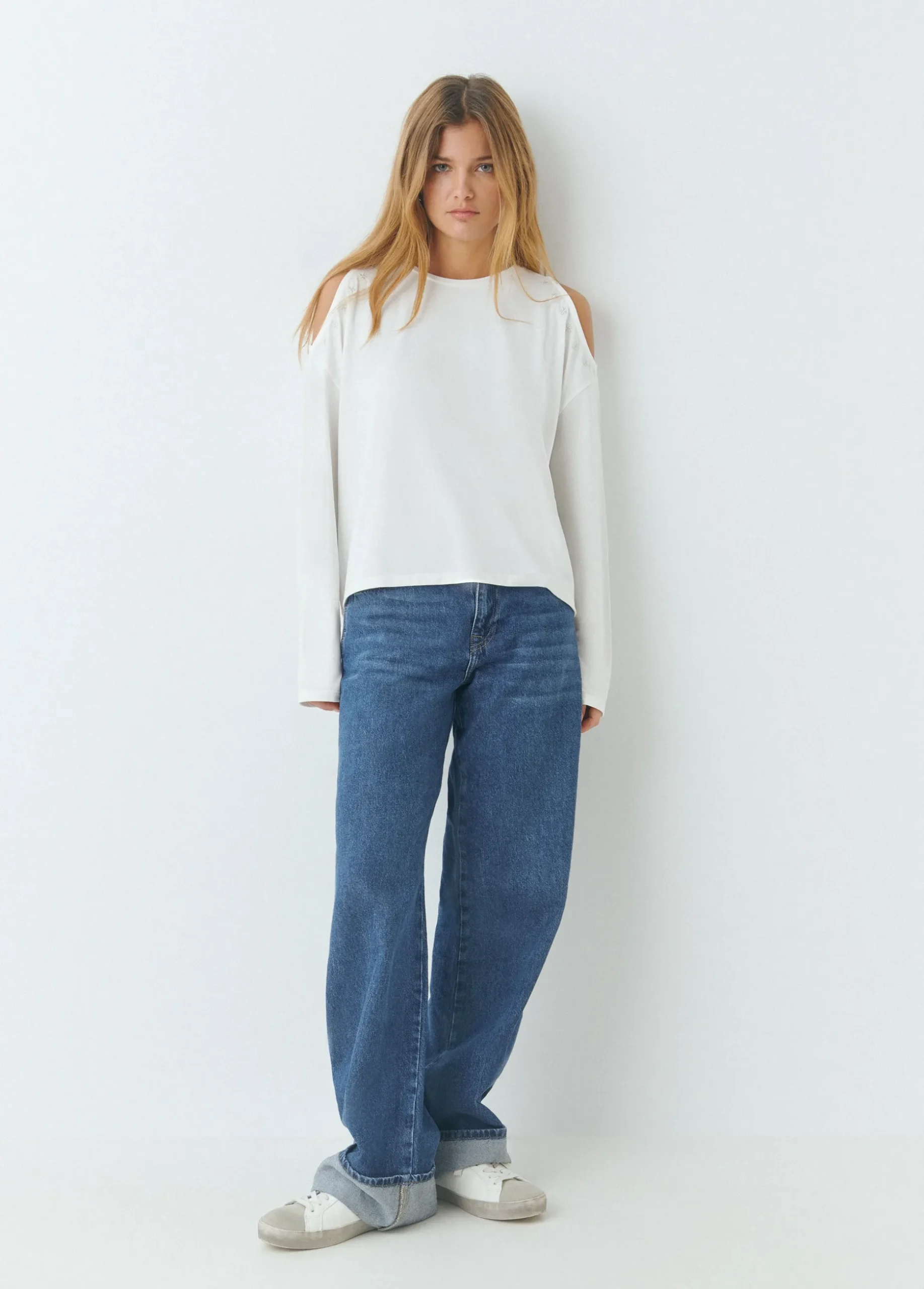 Camiseta cut-out bordado estrellas