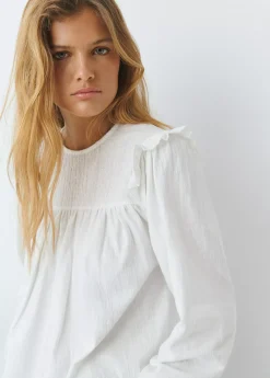 Camiseta estilo blusa con volante