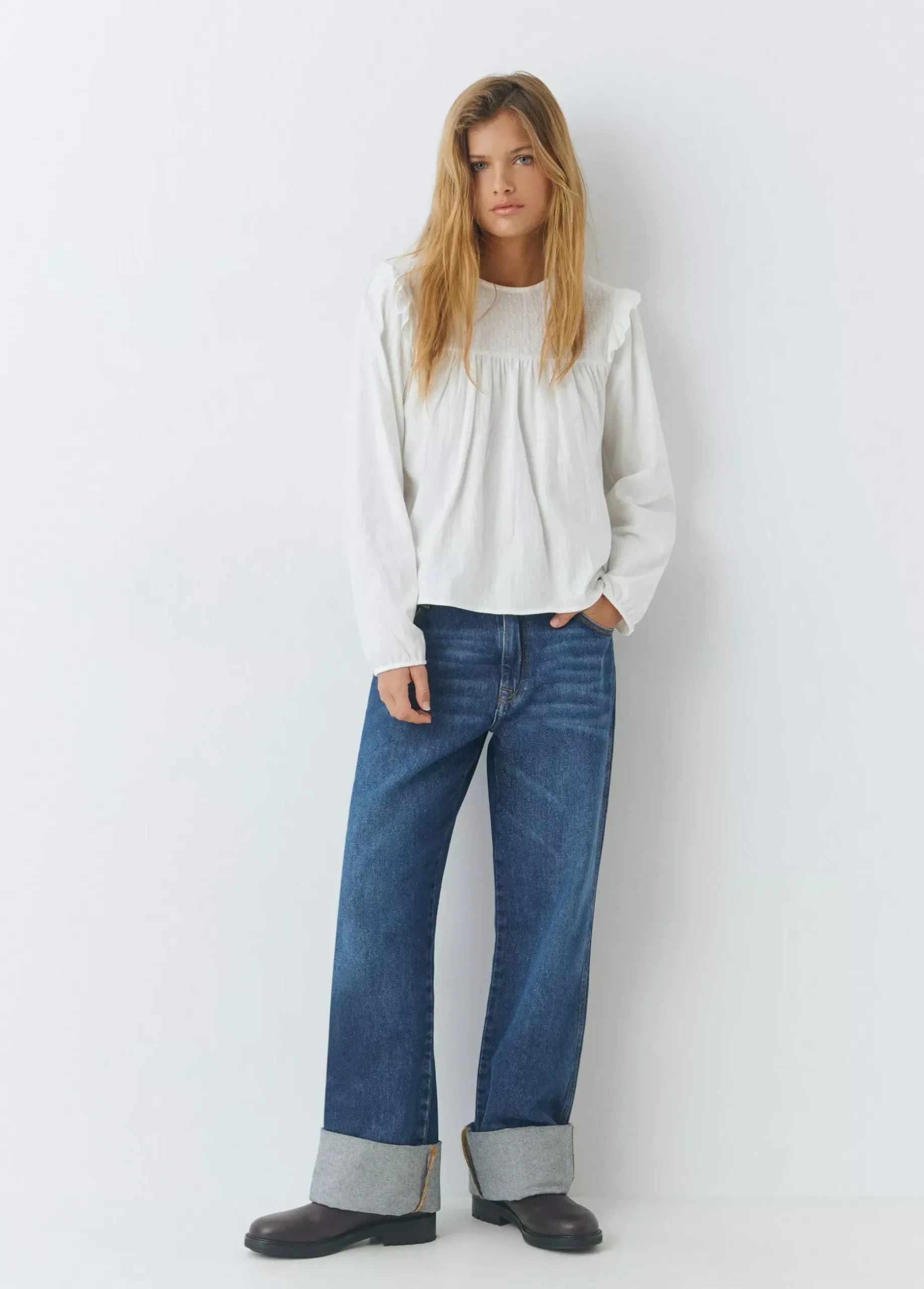 Camiseta estilo blusa con volante