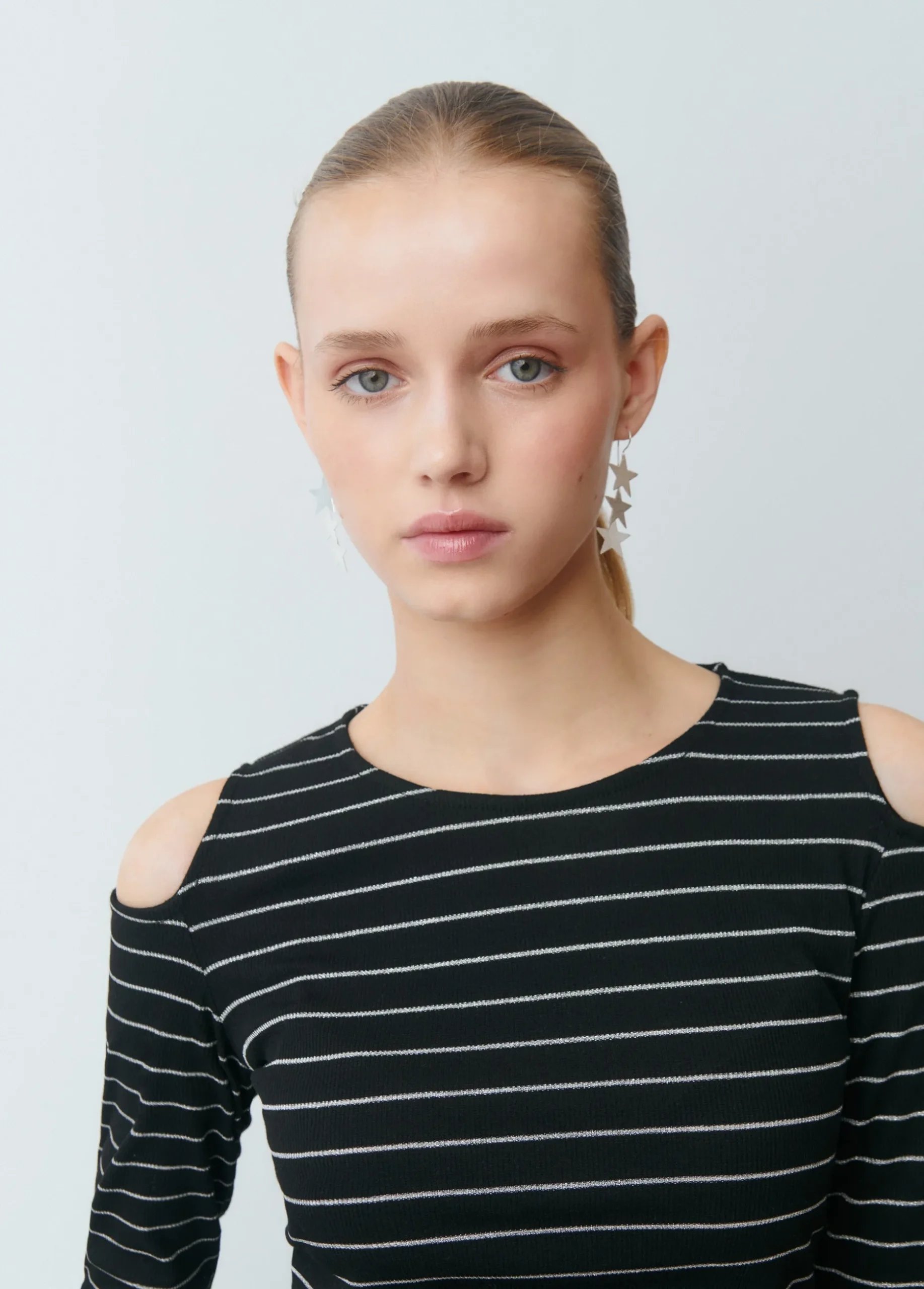 Camiseta raya lurex cut-out hombro