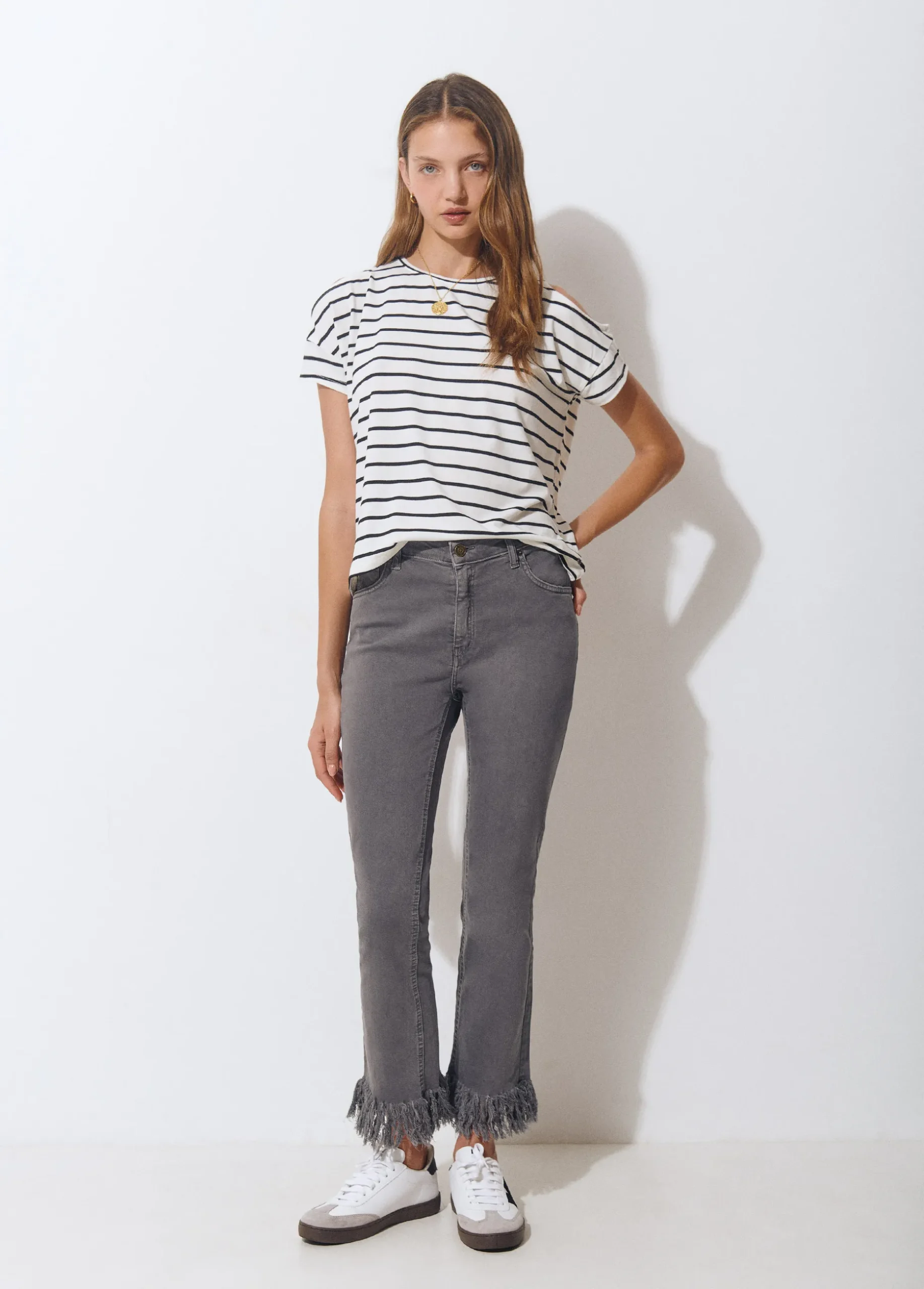 Pantalón bajo desflecado