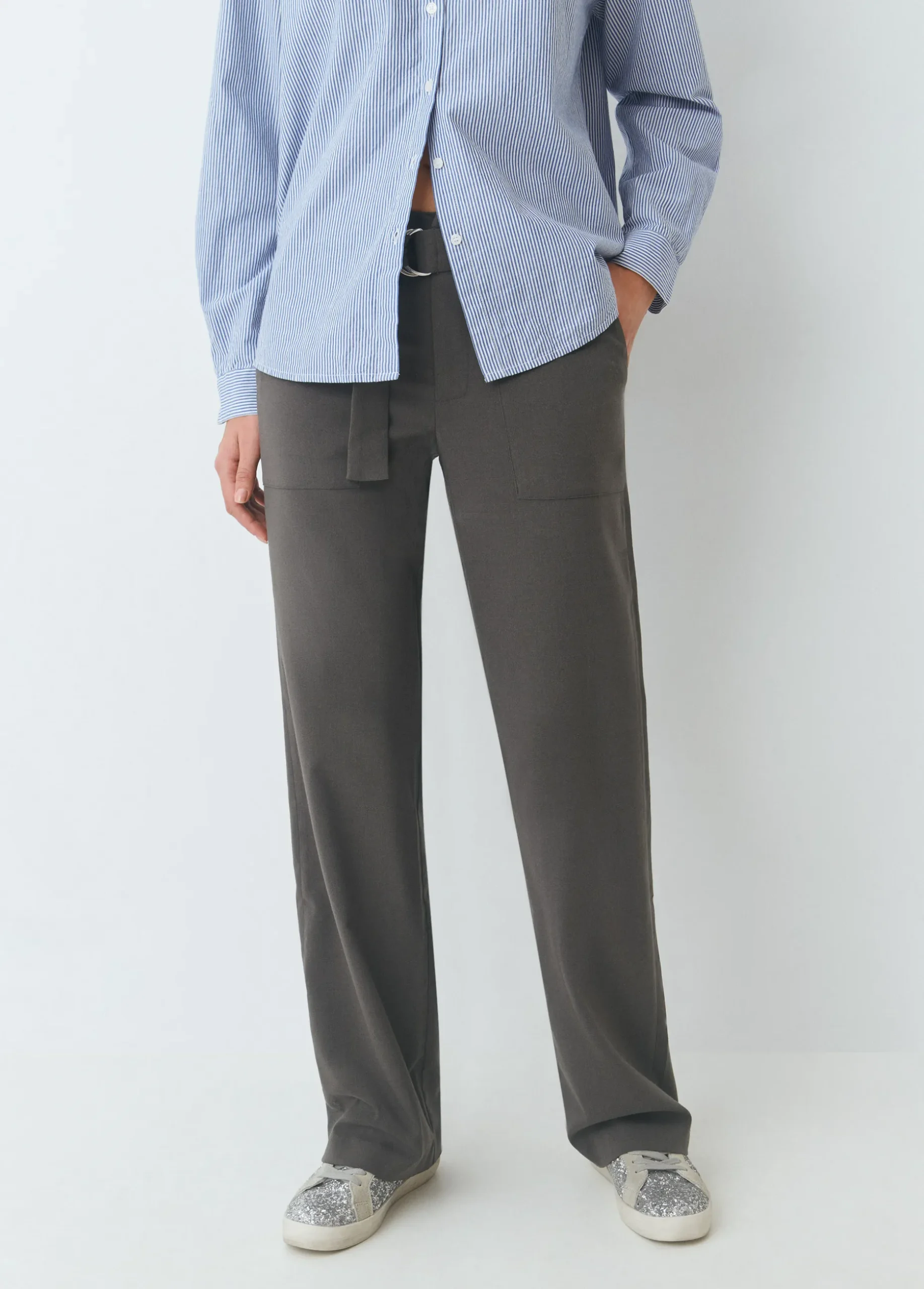 Pantalón recto con cinturón