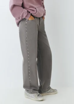 Pantalón tachas laterales