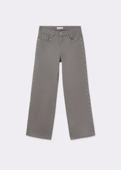 Pantalón tachas laterales