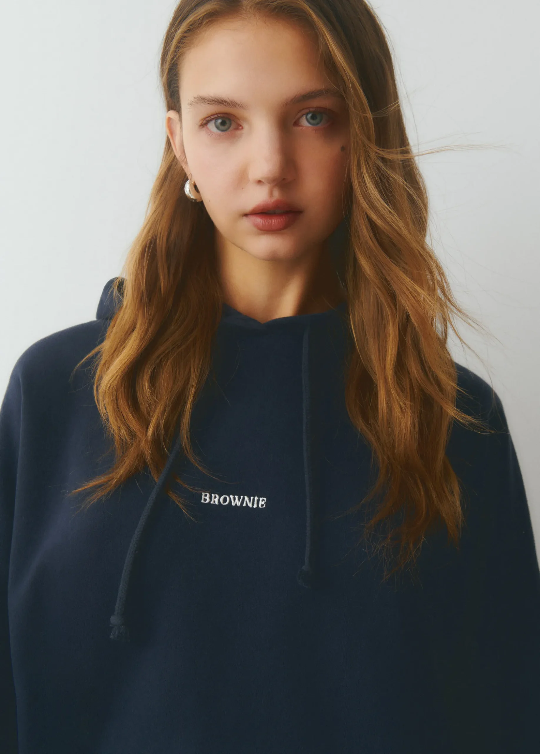 Sudadera con capucha y bordado